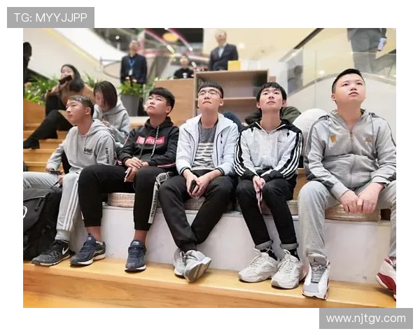 足球明星齐聚线下观赛LOL赛事精彩瞬间回顾与互动盛况 足球明星齐聚线下观赛LOL赛事精彩瞬间回顾与互动盛况