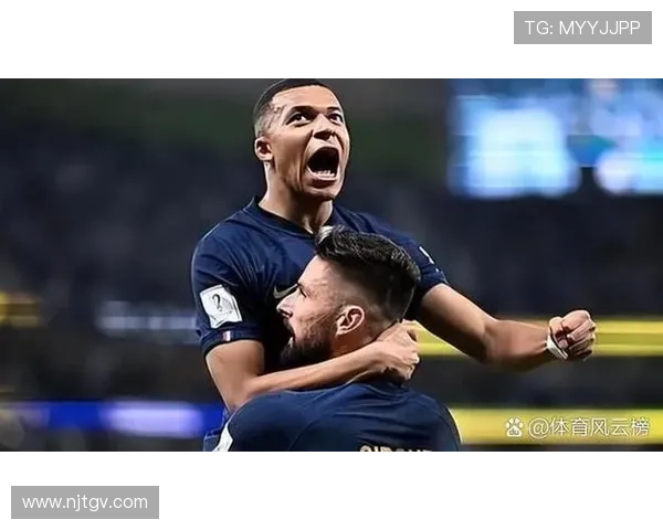 足球明星吸烟瞬间曝光引发热议背后的健康隐患与职业形象探讨